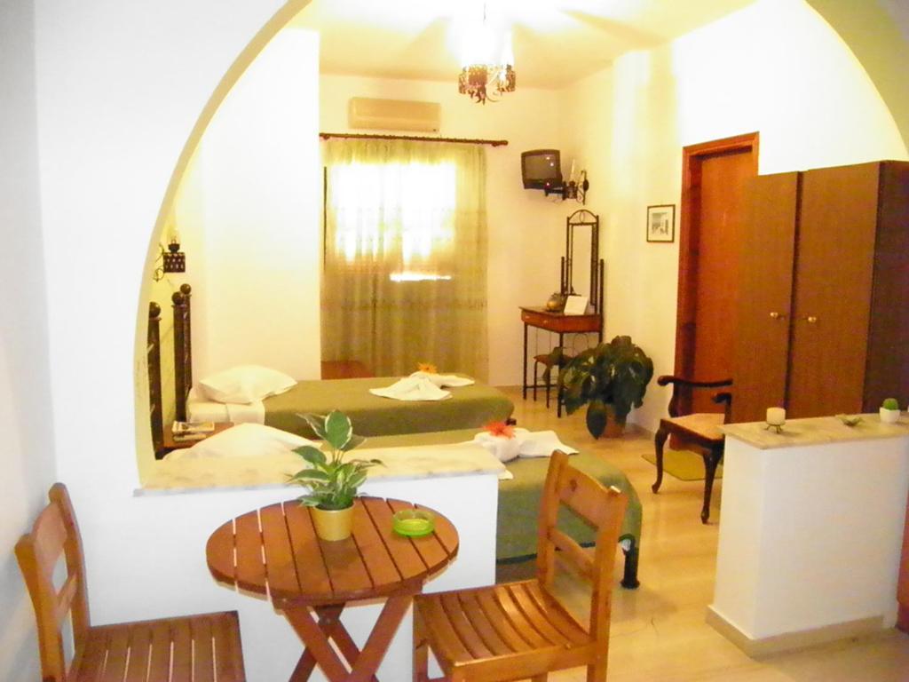 Mirsini Pansion Otel Karterados  Dış mekan fotoğraf
