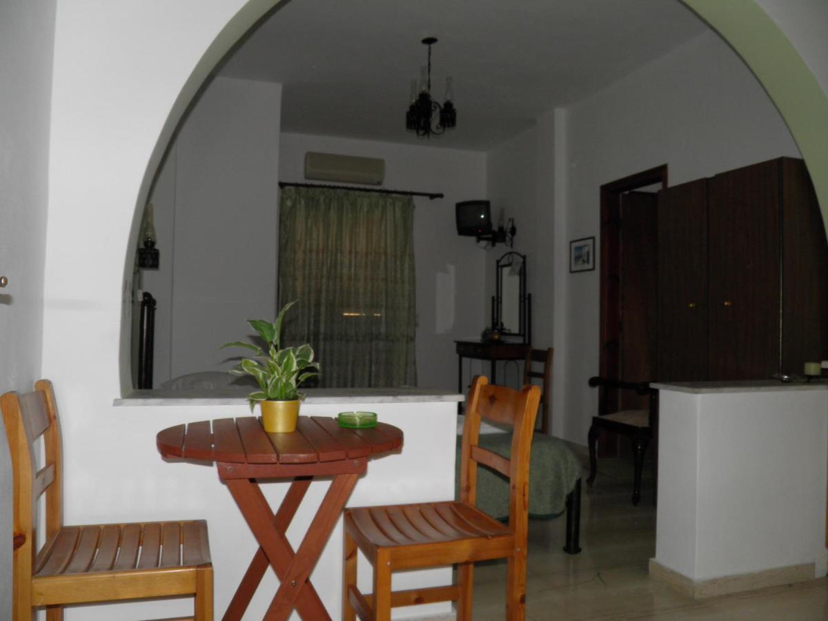 Mirsini Pansion Otel Karterados  Dış mekan fotoğraf